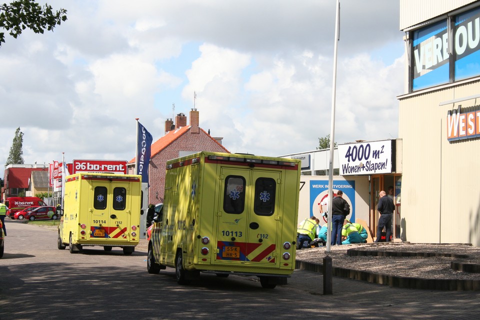 Ambulances bij Westenbrink Wonen. Foto's Erik van Seeventer