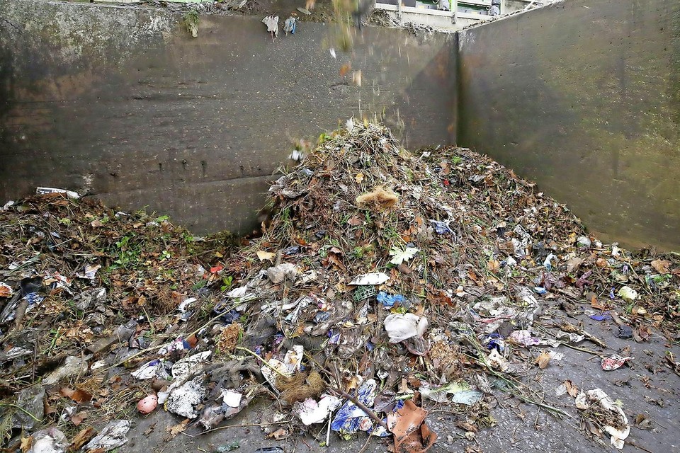 Het afvalverwerkingsstation van HVC in Middenmeer. Door afval te scheiden wordt de hoeveelheid herbruikbaar materiaal groter.