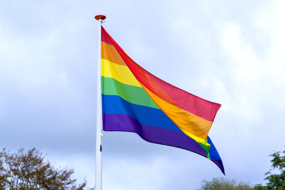 De regenboogvlag als symbool voor de LHBTIQ+-gemeenschap.