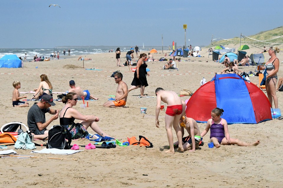 Badgasten moeten langs de hele kust worden gewaarschuwd voor gevaarlijke stromingen bij pieren, vindt de Statenfractie van PVV.