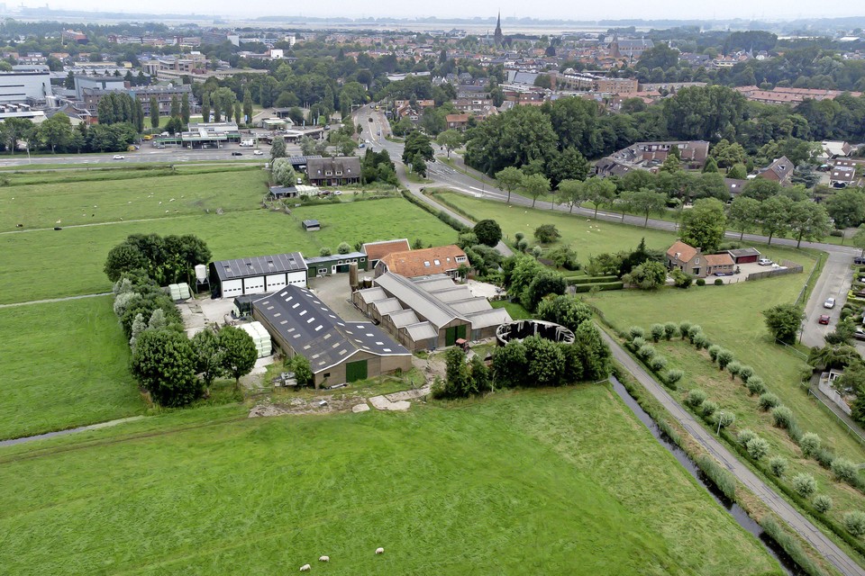 Aetsveldseweg in Weesp vanuit de lucht gezien.