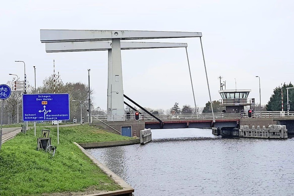 De Schoorldammerbrug over het Noordhollands Kanaal.