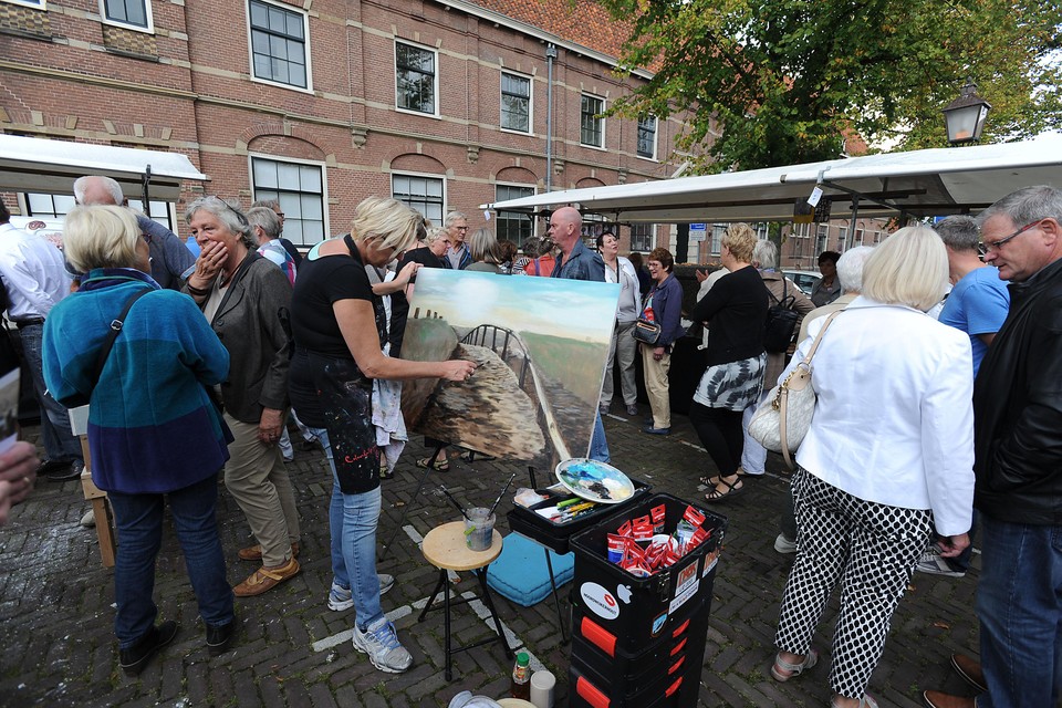 Action Painting op de kunstmarkt in Hoorn.