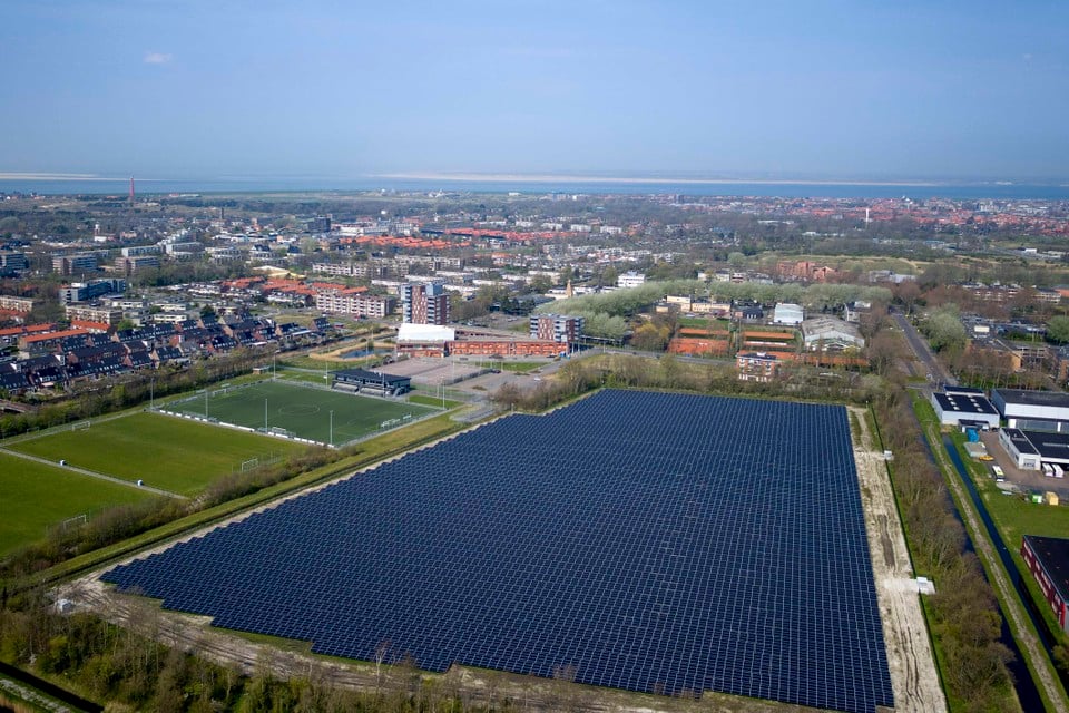 Grootschalige zonneparken, zoals deze in Nieuw Den Helder of nog groter, zijn straks op bepaalde plekken in de gemeente Schagen ook mogelijk.