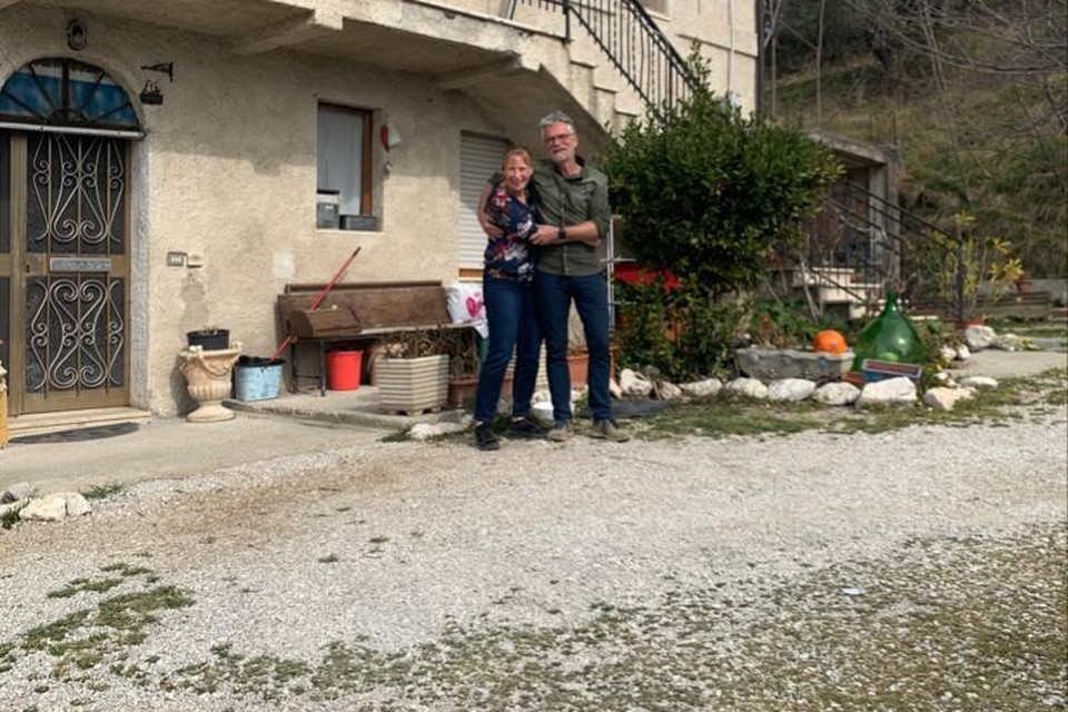 Marcel en Margreet Butlts voor hun nieuwe huis in Italië.