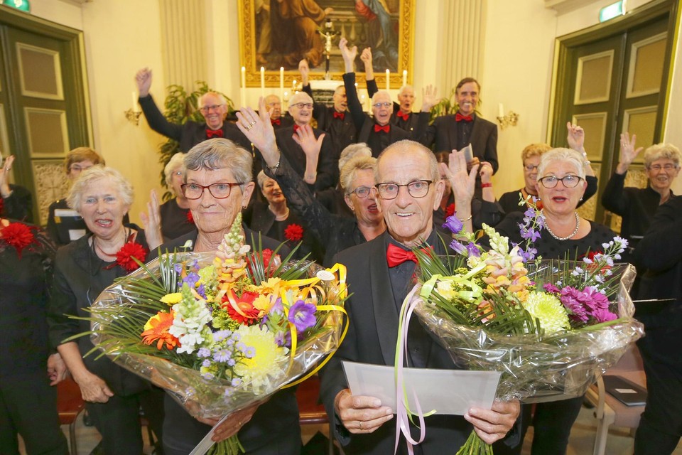 Miep van Diepen en Siem Kruijer zingen beiden al meer dan 65 jaar in koor Sint Caecila.