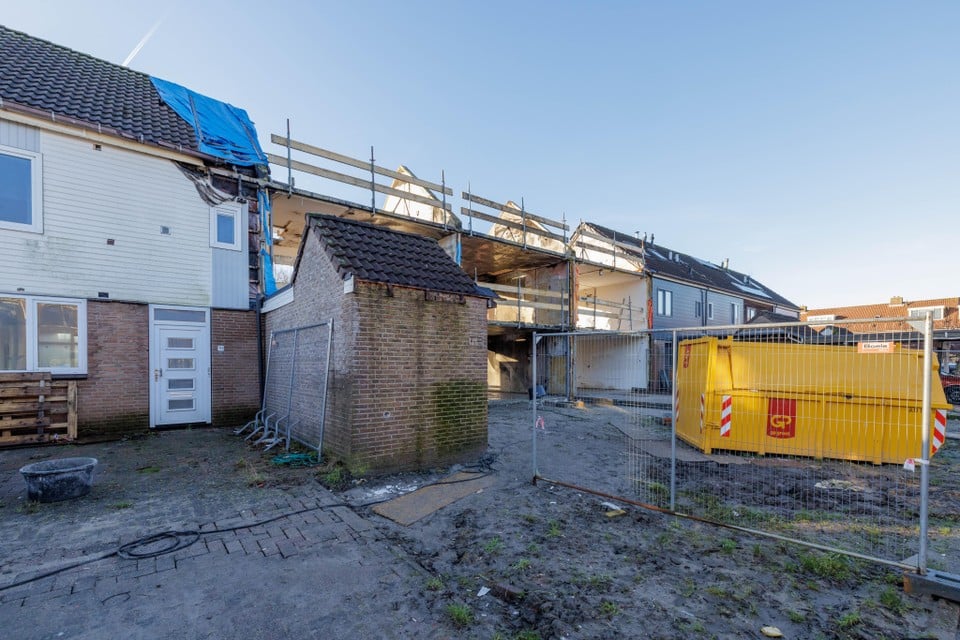 Huidige situatie aan het Hoefblad, een vergunning voor de wederopbouw van de vier getroffen woningen is aangevraagd.