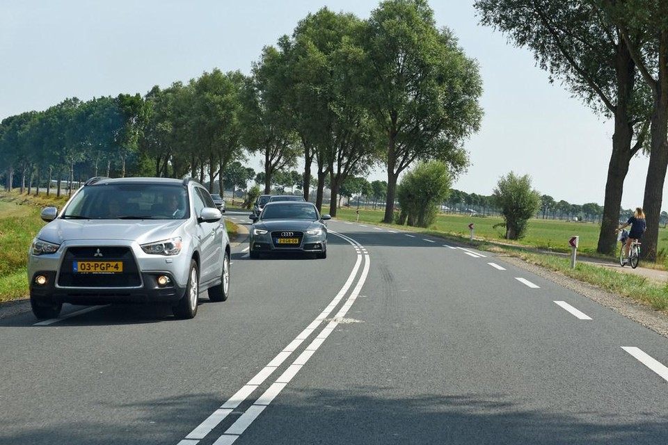 De beruchte S-bocht in de A.C. de Graafweg tussen Opmeer en Wognum gaat bij de herinrichting verdwijnen.