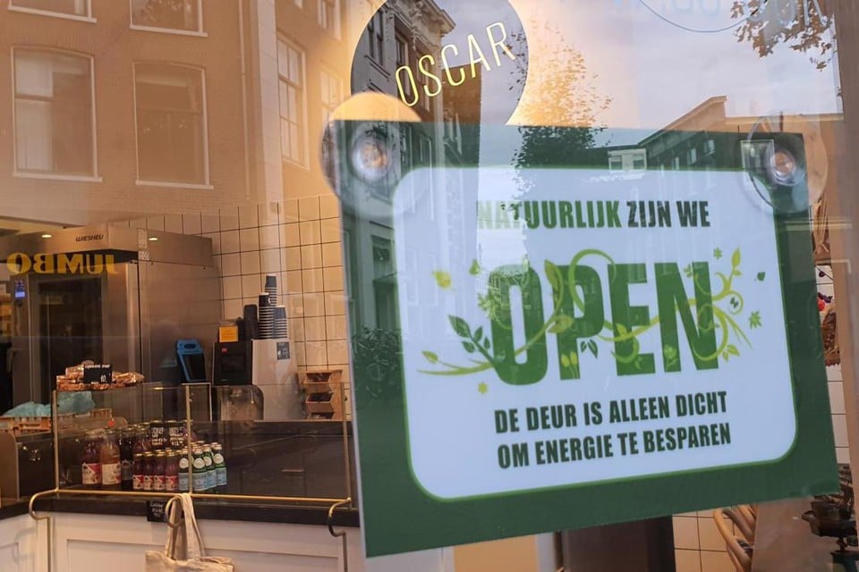 Vaak gesproken Afleiden wit Haarlemse winkeliers hangen massaal 'deur dicht'-bordjes op. 'Open deur is  zichtbare vorm van energieverspilling' | Noordhollandsdagblad