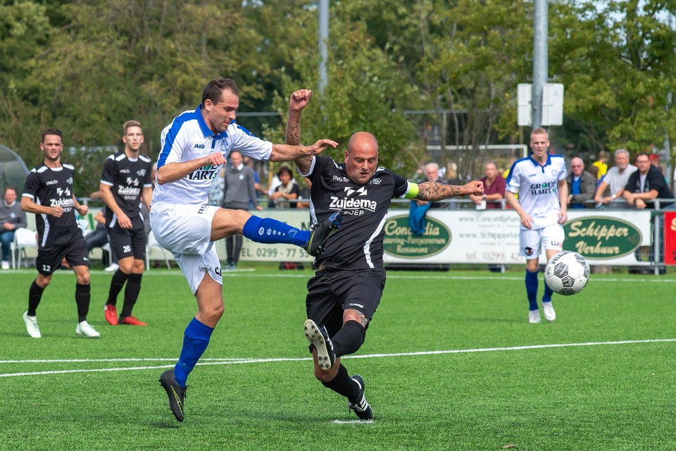 Daniël Schermer schiet Purmersteijn naar 1-0.