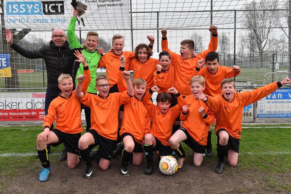De Reflector heeft zich bij de jongens groep 7/8 tot schoolvoetbalkampioen van Heerhugowaard gekroond.