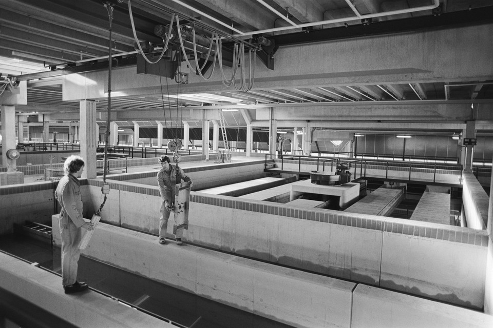 De eerste ’waterwinfabriek’werd in 1981 in Andijk op het terrein van het PWN in gebruik genomen.