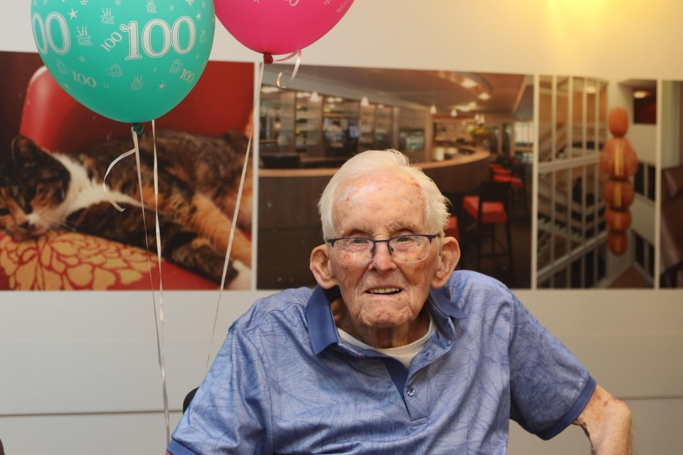 Jan Buis viert zijn 100e verjaardag in Avondlicht.