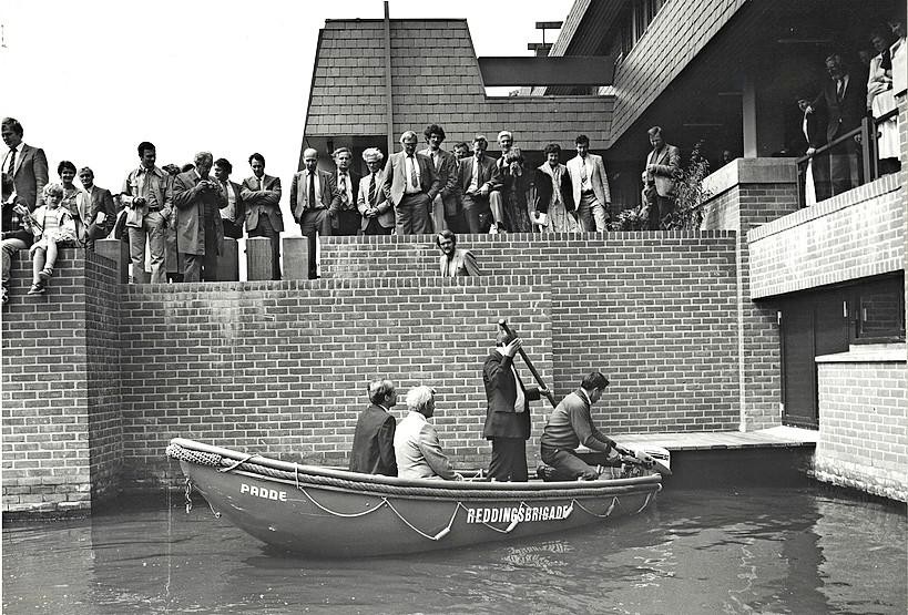Minister Beelaerts van Blokland opent laatste gedeelte van nieuwe stadhuis van Hoorn op 16 juni 1981.