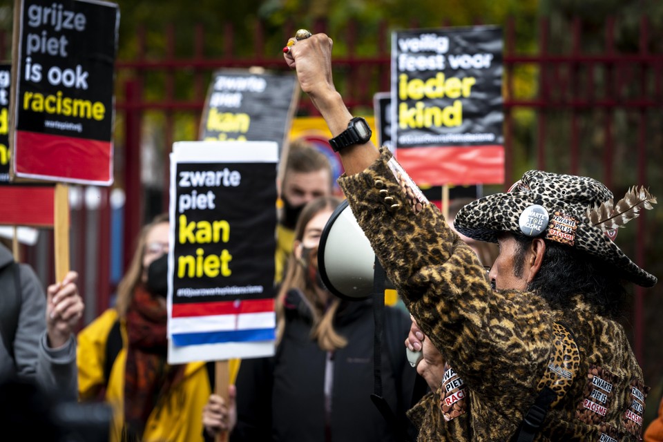 Kick Out Zwarte Piet (KOZP) protesteert rondom de Sinterklaasintocht in Breda.
