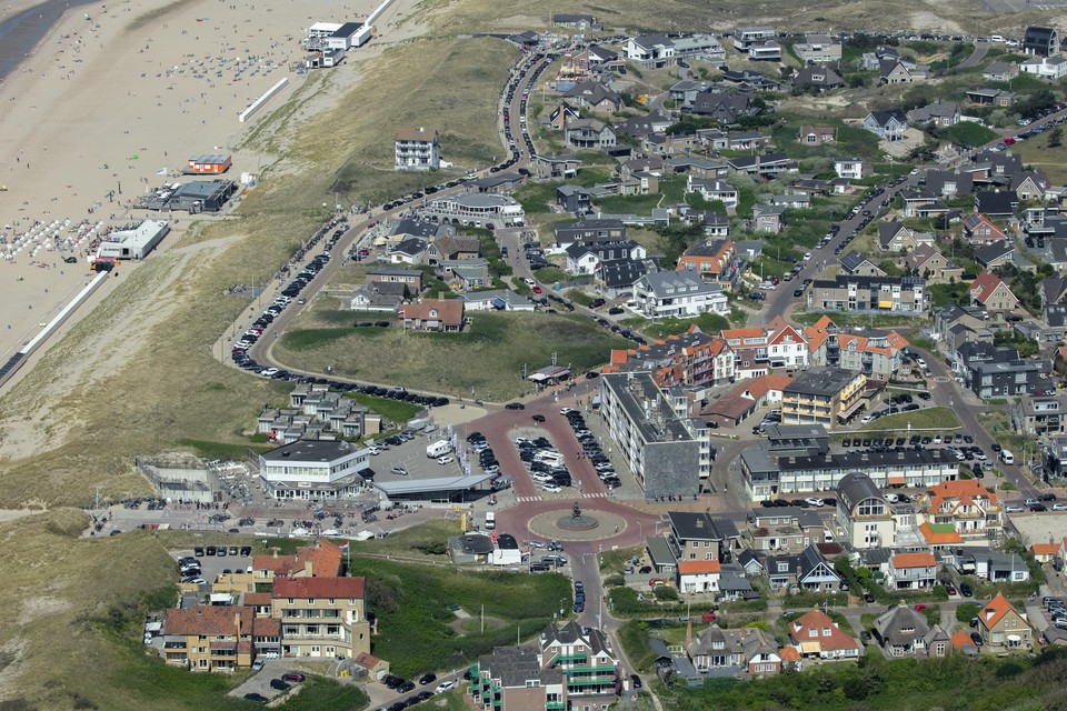Kleine gasvelden versneld leegpompen, zoals van het veld in Bergen aan Zee, kan volgens burgemeester Lars Voskuil leiden tot bodemdaling en aardbevingen.