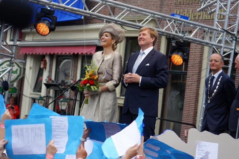 Willem-Alexander en Máxima tijdens een eerder bezoek aan Hoorn.