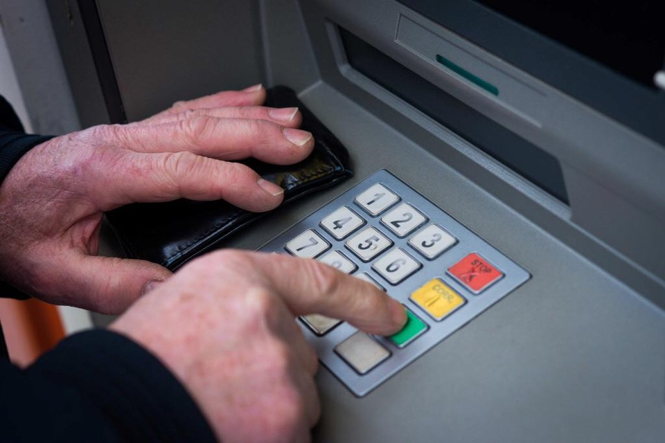 Bankpassen en pincodes worden vaak op zeer slinkse manieren verkregen door oplichters die zich ook in de Noordkop telefonisch voordoen als betrouwbare bankmedewerkers.