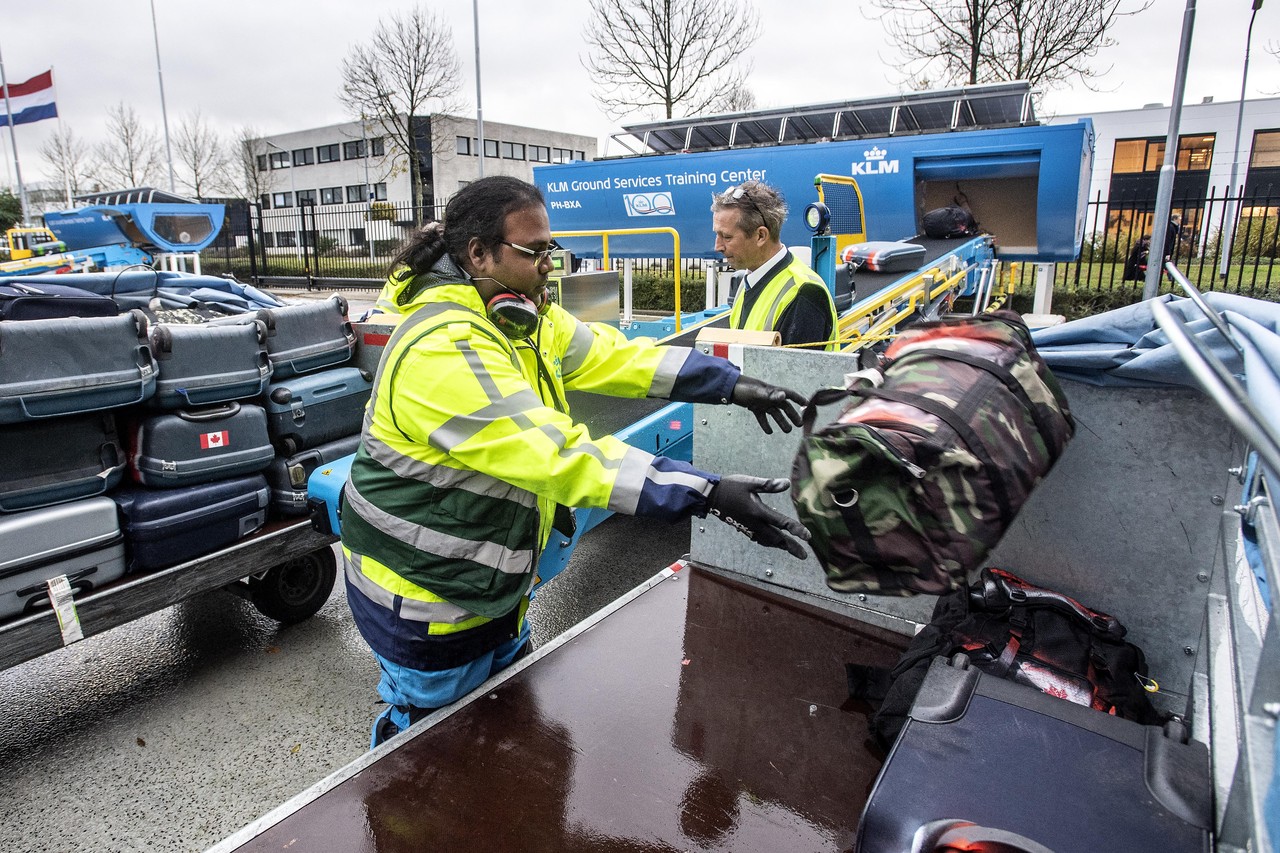 Als reactie op de salon Bouwen Ook koffers moet je bij KLM leren stapelen in Hoofddorps opleidingscentrum  [video] | Noordhollandsdagblad
