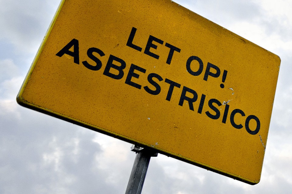 Asbest gedumpt in Den Ilp / archieffoto HDC Media