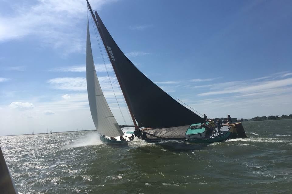 De Drie Haringen in actie tijdens een van de oefensessies op het IJsselmeer.