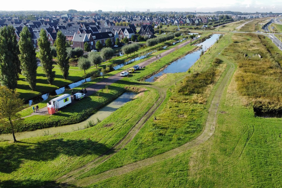 De groenstrook tussen de wijk en de Westfrisiaweg wordt als park ingericht.