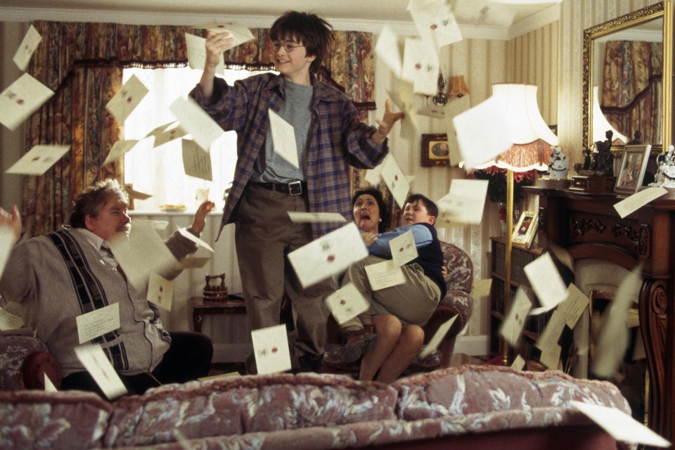 „Kent u die scène? Dat Harry Potter wordt uitgenodigd voor Zweinstein. En dat dan al die brieven bij die dreuzels in huis komen?”