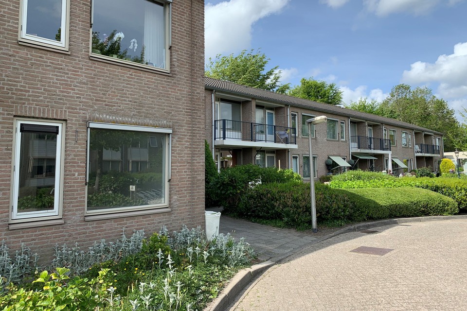 De aanleunwoningen achter zorgcentrum Almere: de dorpsraad voorziet dat geen Opperdoezer de nieuwe huurprijzen kan betalen.