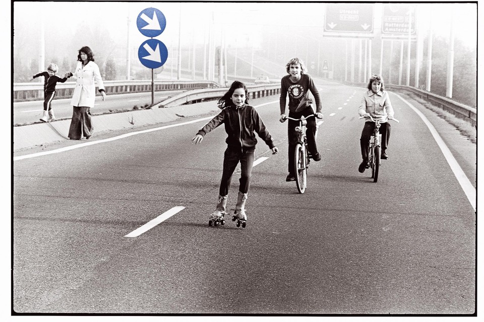 Spelen op de snelweg tijdens de autoloze zondag in 1973.