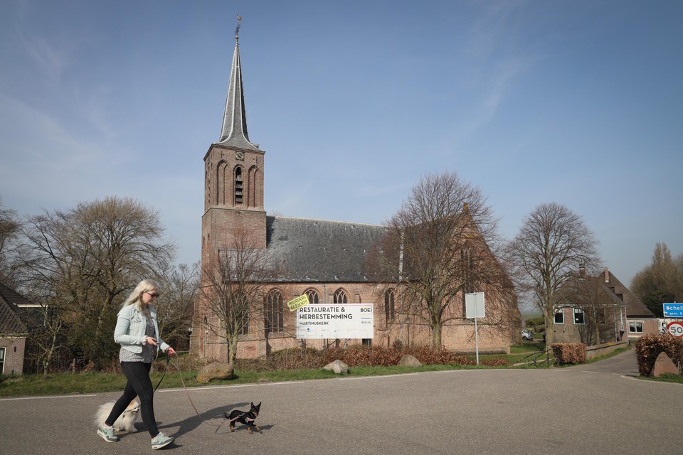 De kerk Schellinkhout: ooit was die in beeld als ’vervanger’ voor het verouderde dorpshuis.