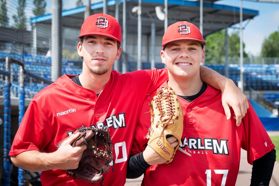 Jesse Velders en Rick Rizvic (rechts) combineren na de zomervakantie honkbal en studie in de Verenigde Staten.