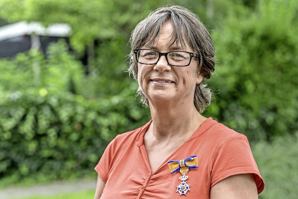 Tonia Reijers met haar Koninklijke onderscheiding.