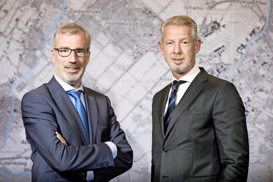 Burgemeesters Pieter Heiliegers en Onno Hoes begeleidden de fusie van de twee gemeenten.