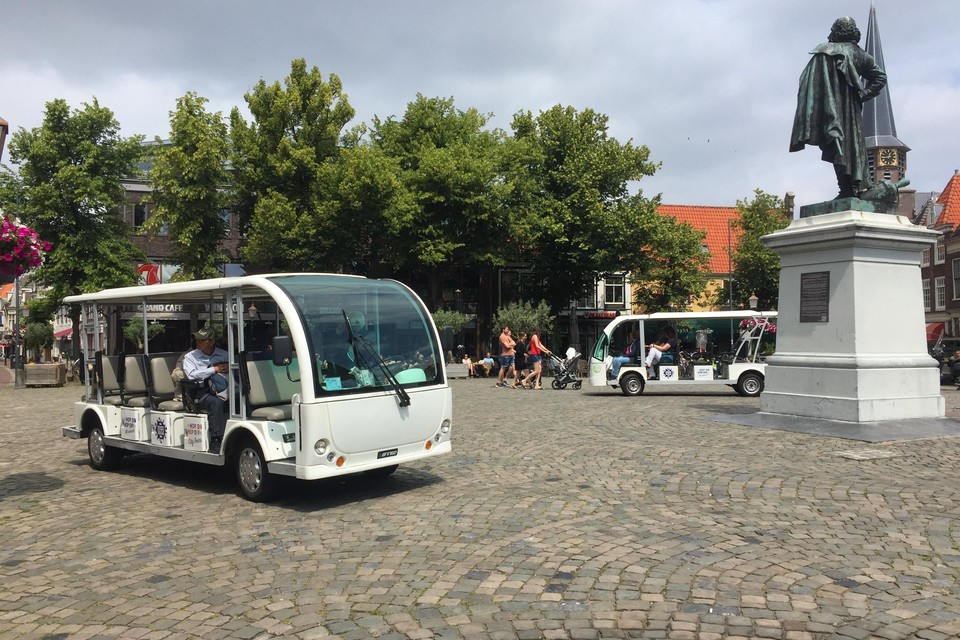 In Hoorn rijden de busjes van City Tours met ontheffing