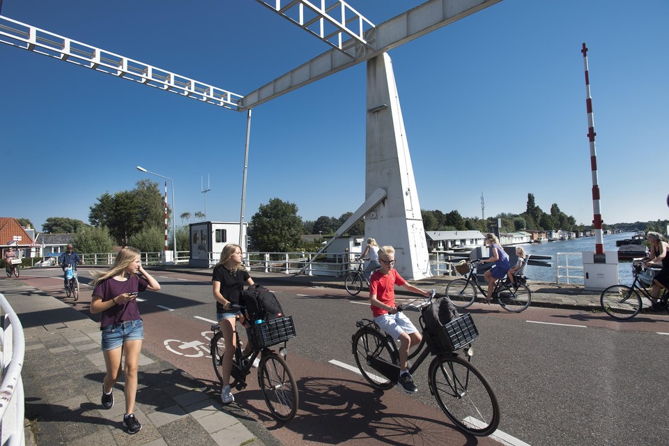 De Sloterbrug is niet veilig voor fietsers.