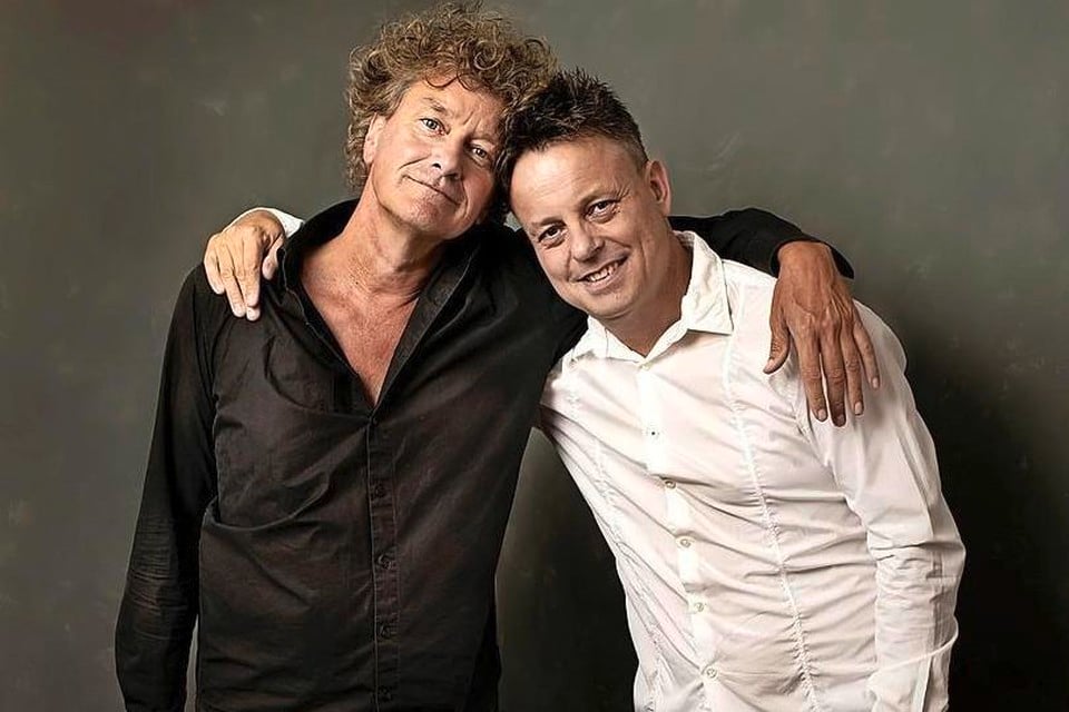Fotograaf Marco Bakker (links) en schrijver Michel Veerman.