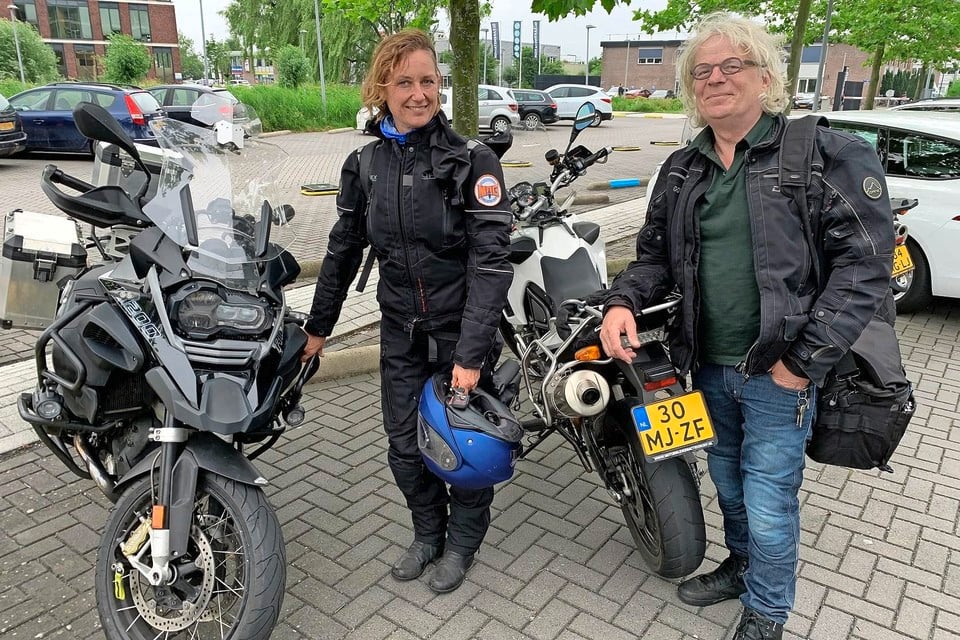 Vera de Bruijn en Hugo Pinksterboer van de Motorrijders Actie Groep.