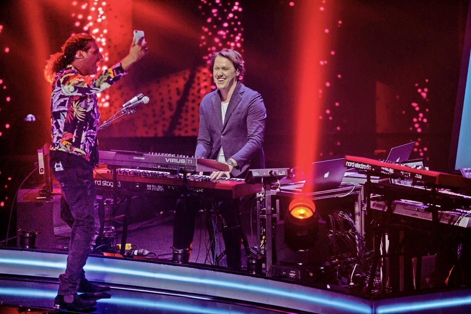 Jeroen Rietbergen en Ali B tijdens de finale the Voice Kids 2018.