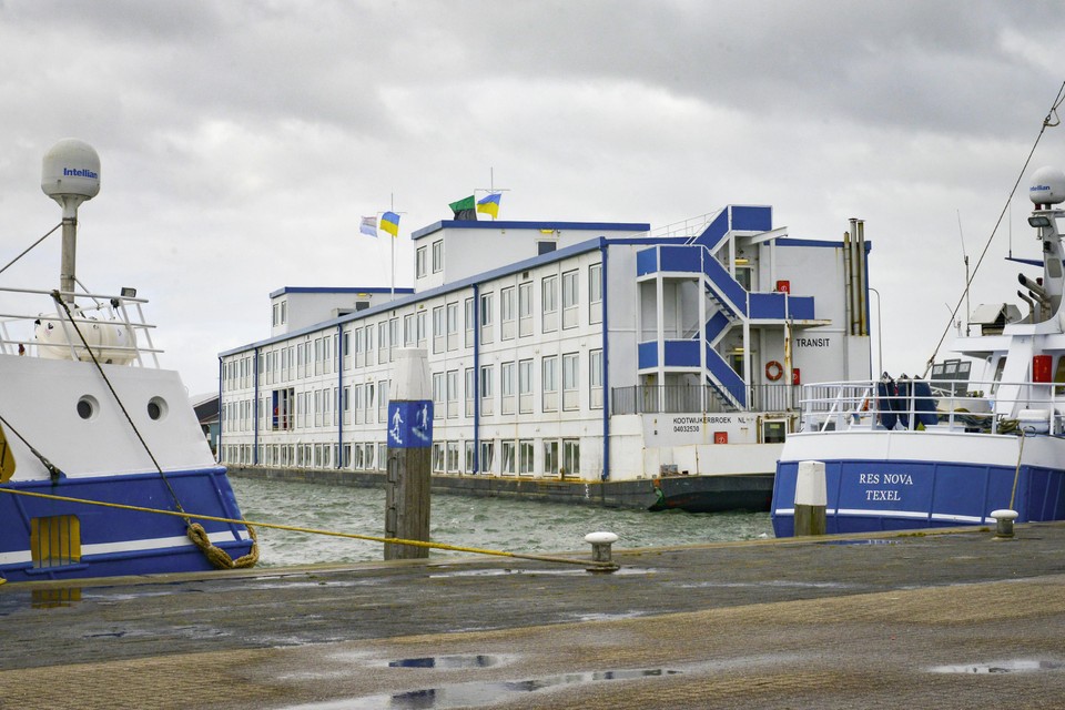 Het hotelschip in Oudeschild.