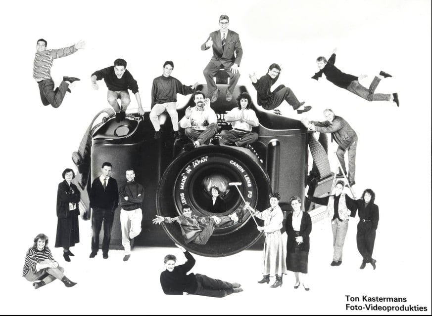 Nieuwjaarskaart van Ton Kastermans (bovenop de camera) en alle medewerkers van het foto- en videobedrijf.