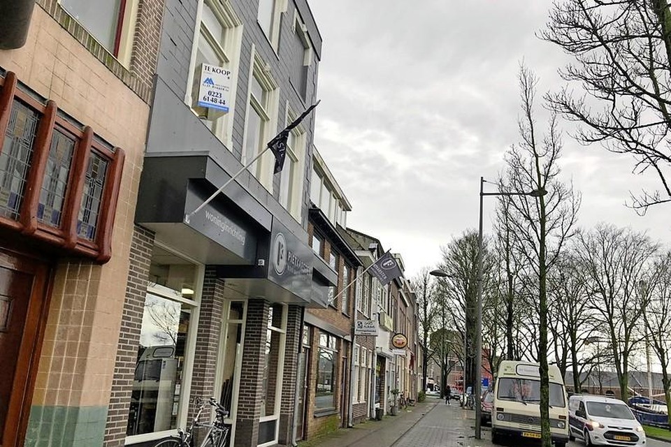 Coffeeshop Aktama wil zich in het pand van woninginrichter Piet Karsten vestigen.