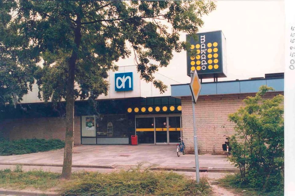 De vorige Albert Heijn-winkel in het Makado winkelcentrum in Purmerend, periode 1990-1997.