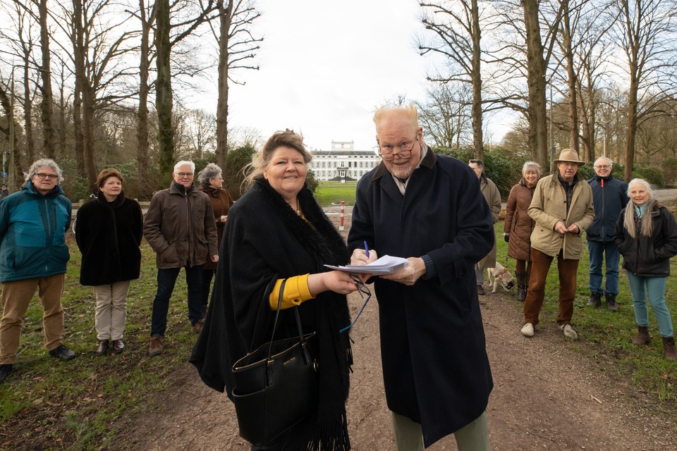 Marianne Beekmans en Jan de Weerd, omwonenden Paleis Soestdijk, in actie.