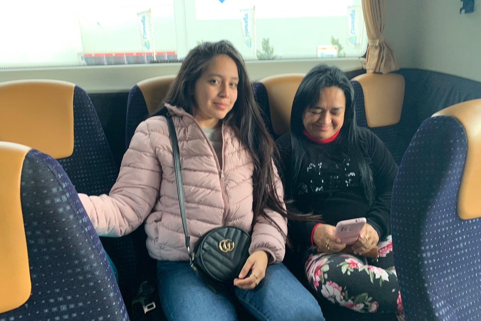 Links de Venezolaanse vluchteling, rechts haar vriendin.