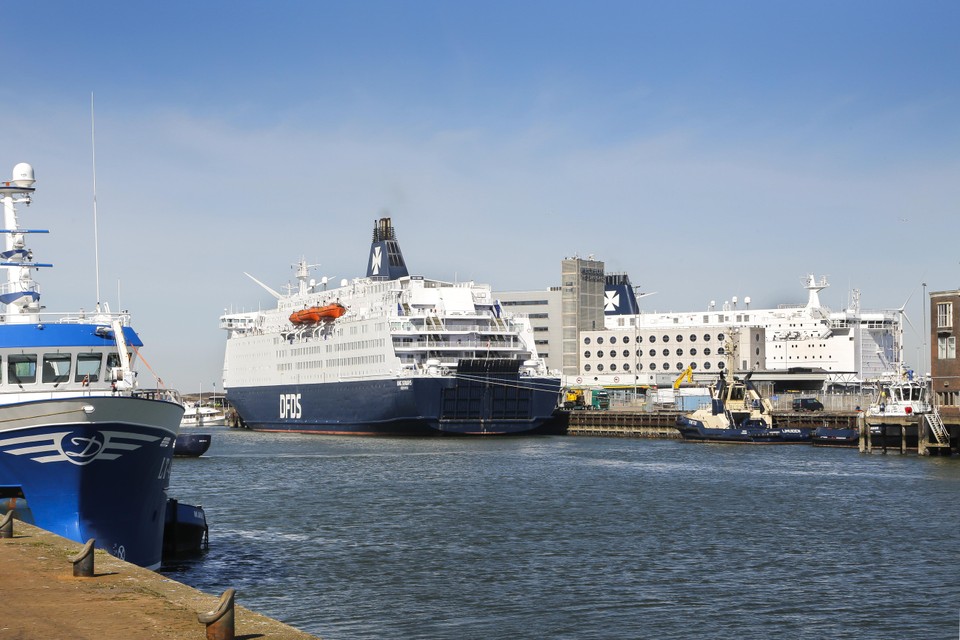 Beide schepen van Seaways liggen al maanden aan de kade in IJmuiden.