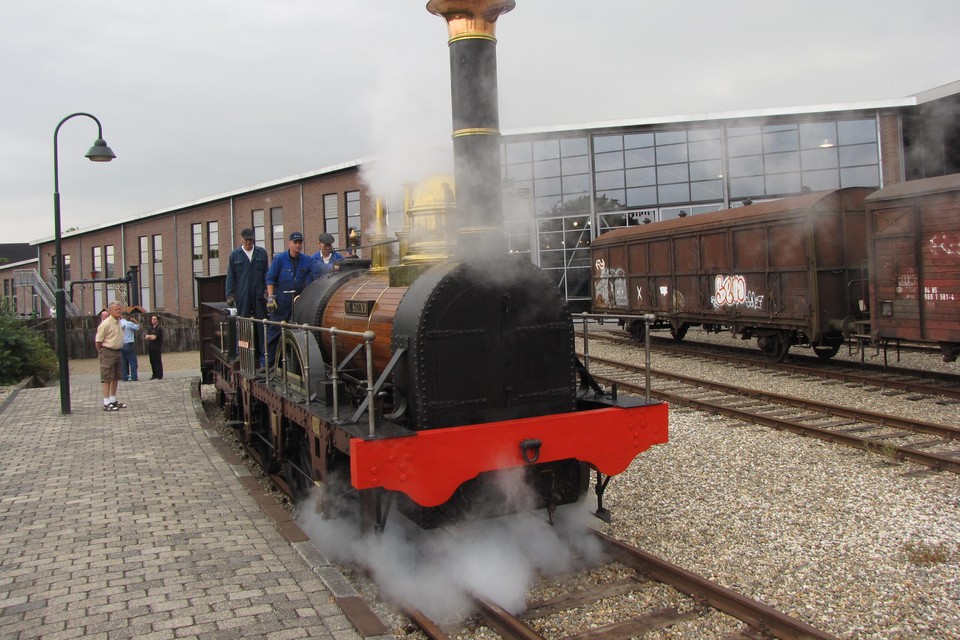 De Arend, de replica uit 1938 van de eerste trein die ooit in Nederland reed.