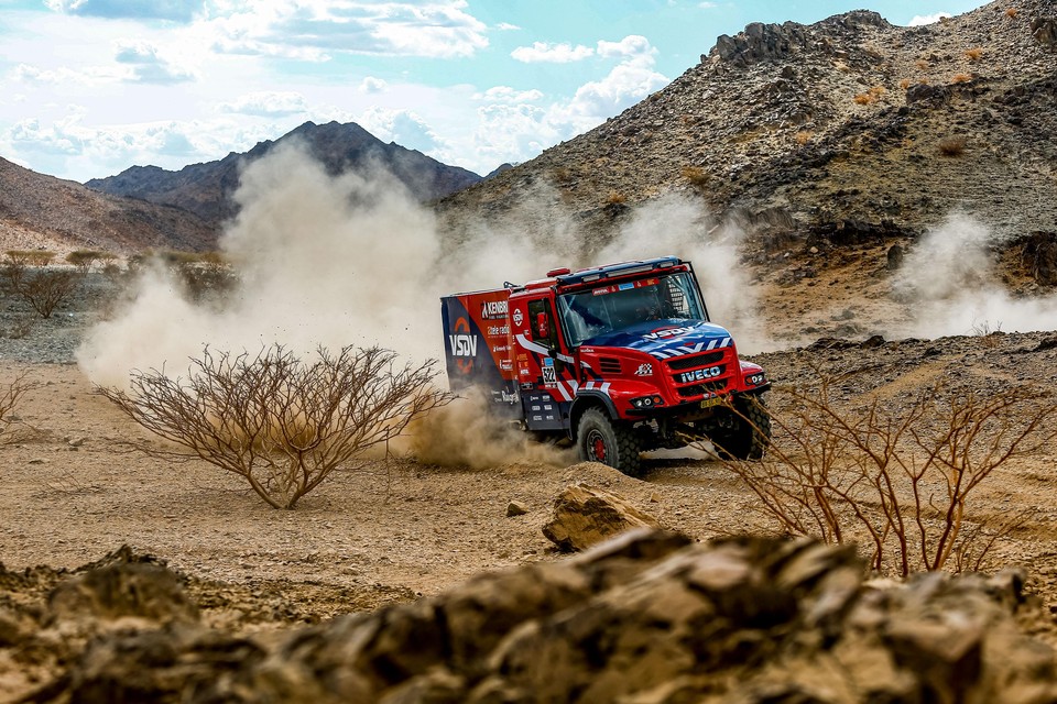 Het Firemen Dakarteam in actie tijdens de laatste Dakar Rally in Saudi-Arabië.