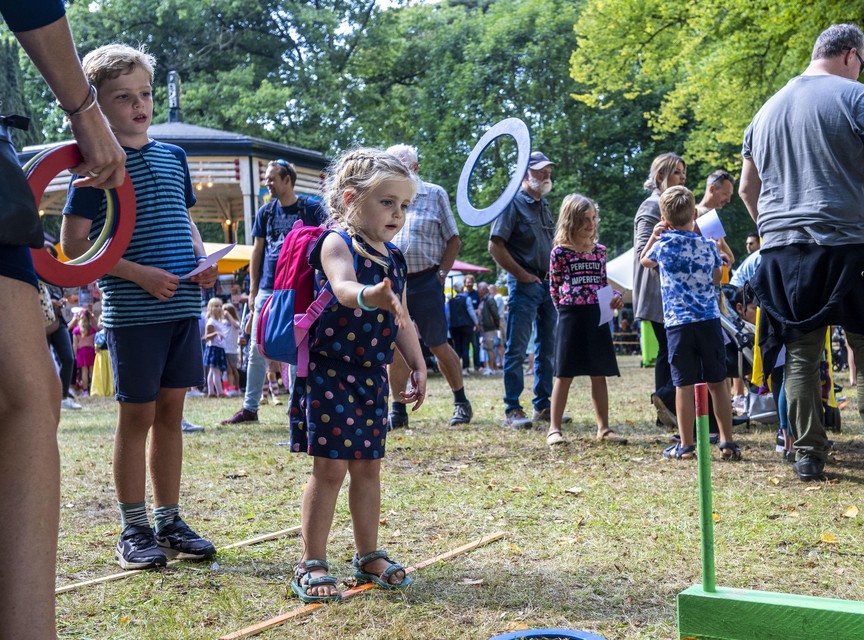 Ook kinderen vermaken zich bij het festival in Velserbeek.