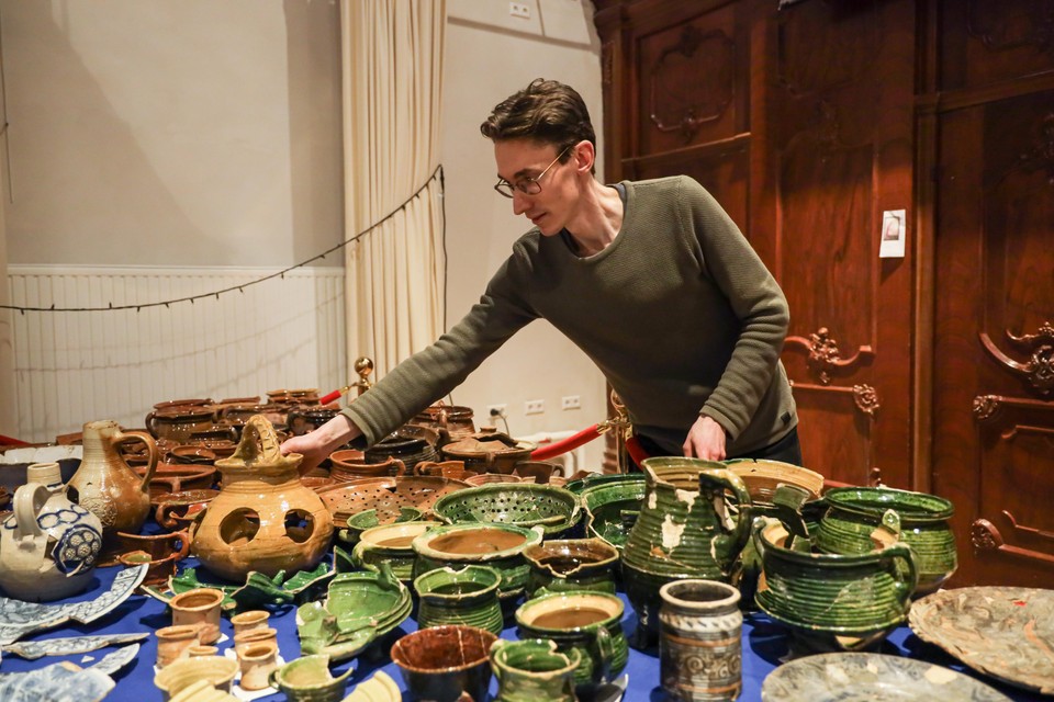 Honderden aardewerken potten kwamen uit de bodem, een deel van Italiaanse makelij. „Het beste dat toen te krijgen was.”