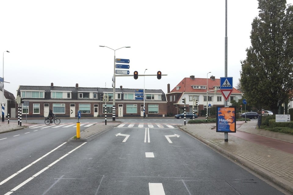 Kruispunt van de Olympiaweg en de Leidsestraat in Hillegom.